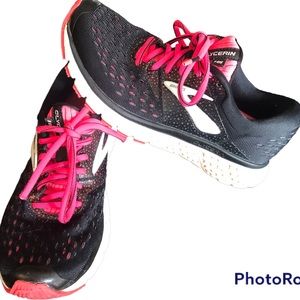 Brooks women’s running shoes size 6